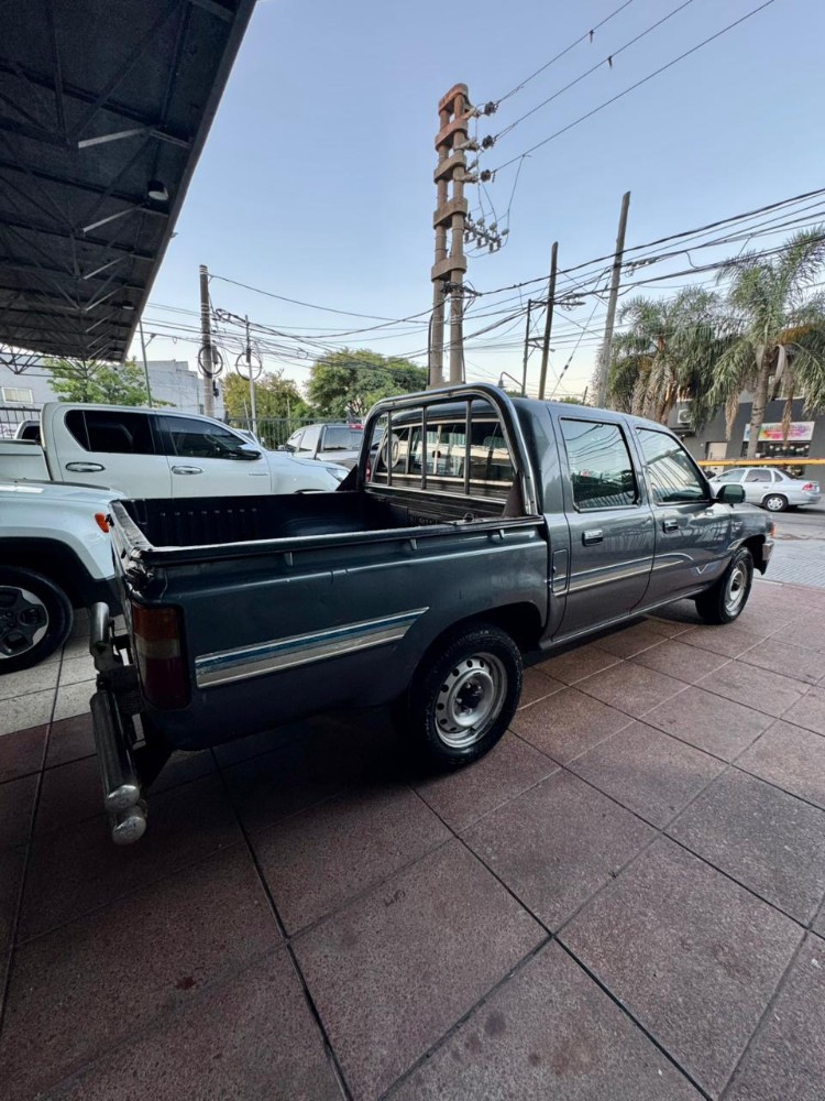 Toyota Hilux  2.4 CABINA DOBLE 4X2 M/T — foto 4